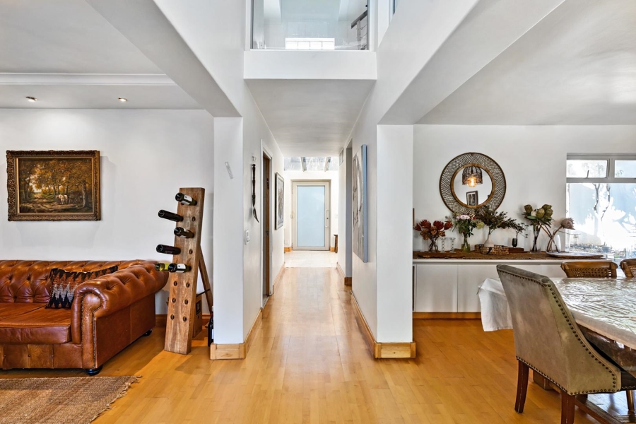 5 Bedroom Property for Sale in Fresnaye Western Cape
